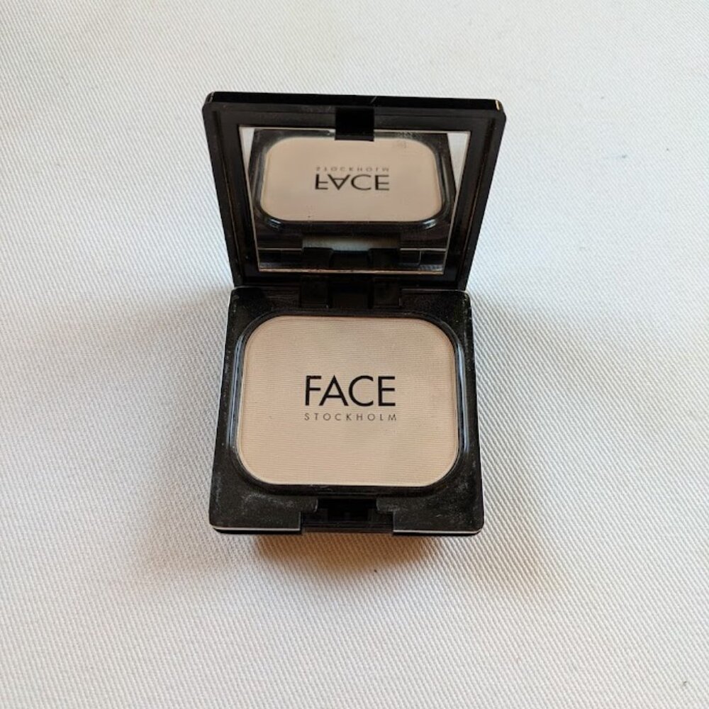 FACE Stockholm Powder Foundation - "June"